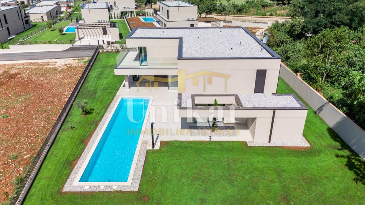 Splendida villa nuova con piscina e sauna, 303 m2 - chiavi in mano